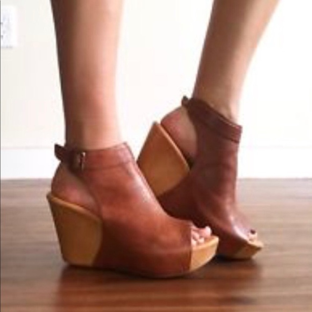Korkease Tan Slingback Wedges